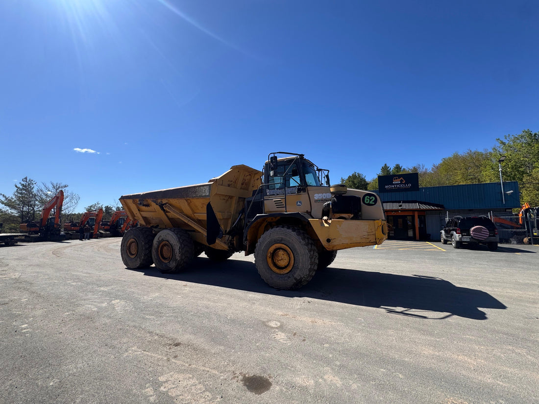 2004 John Deere 350D Dump Truck