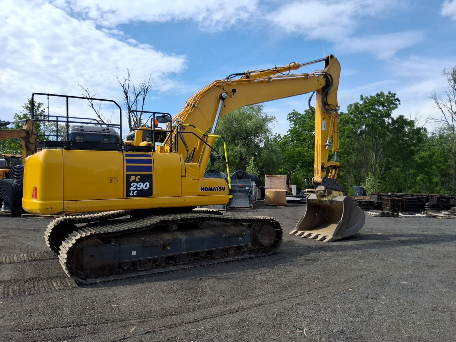 2022 PC290LC-11 Excavator