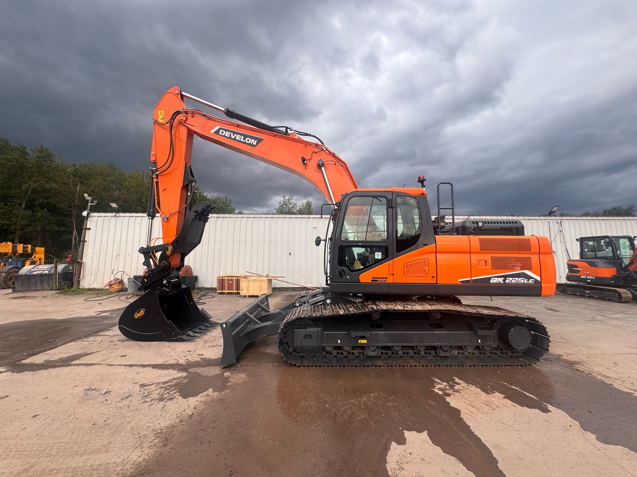 2025 Develon DX225LC-7 Excavator – Good Eye Equipment