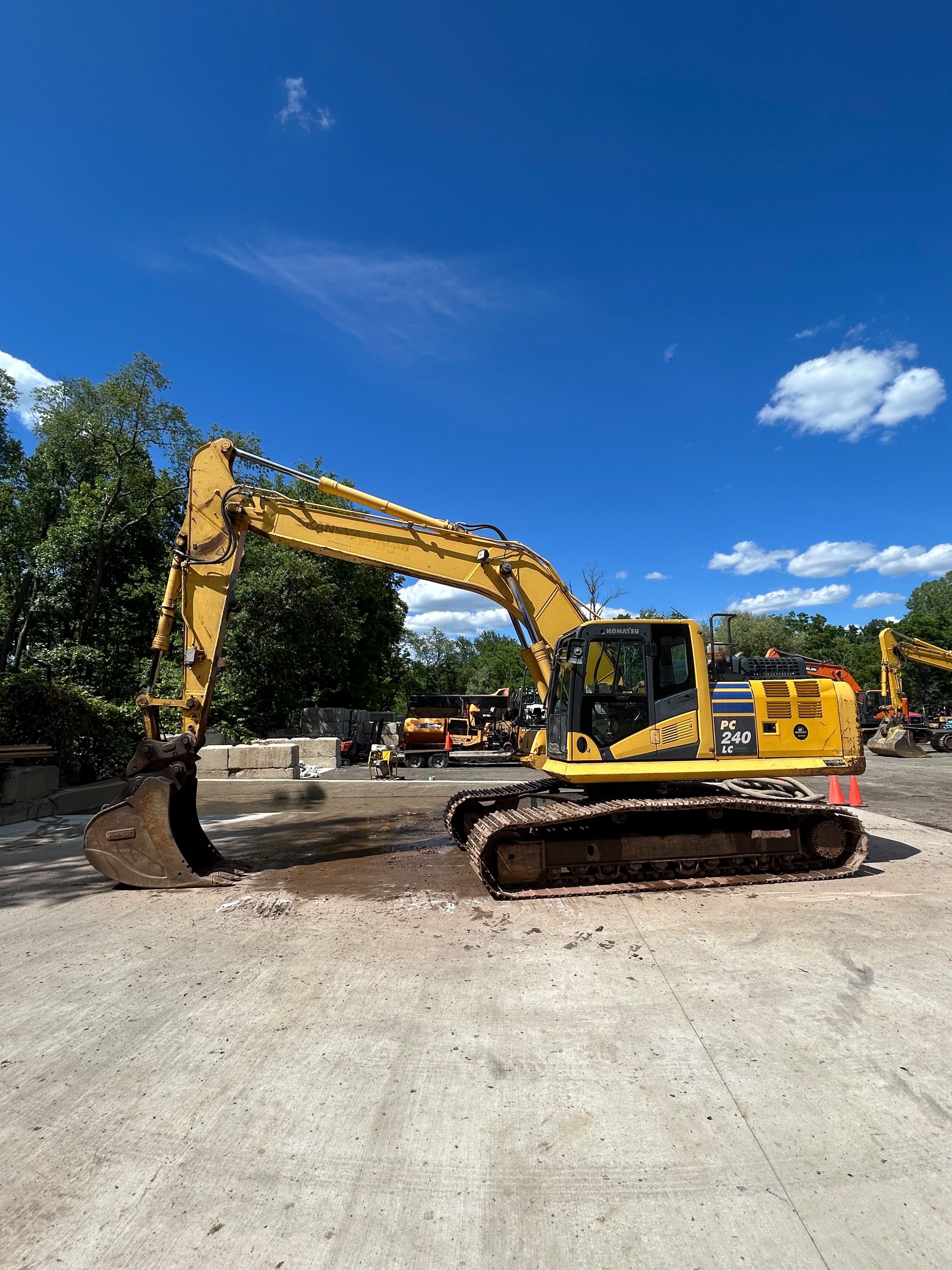2016 Komatsu PC240LC-11