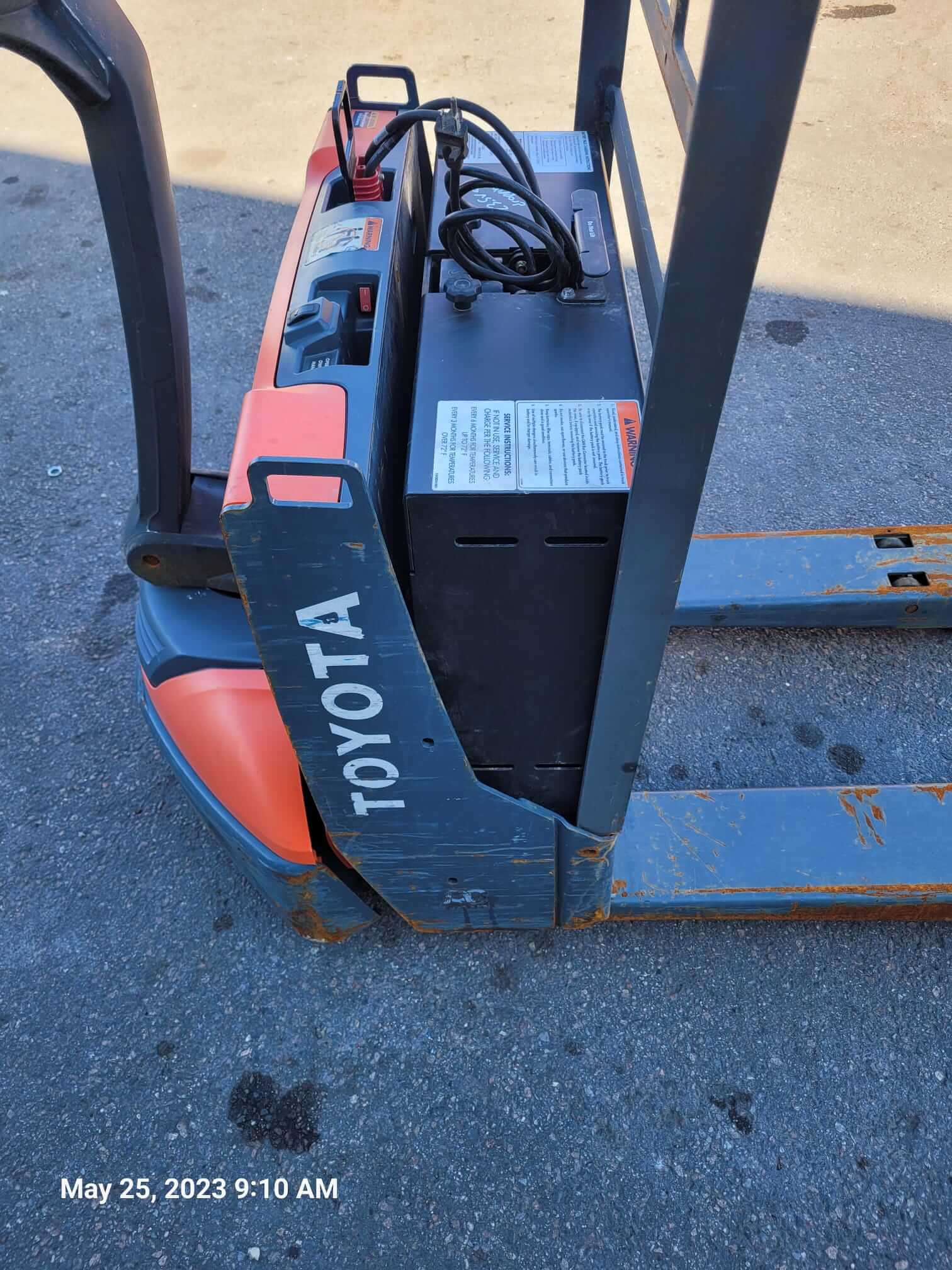Toyota 8HBW23 Electric Pallet Jack 921 Hours