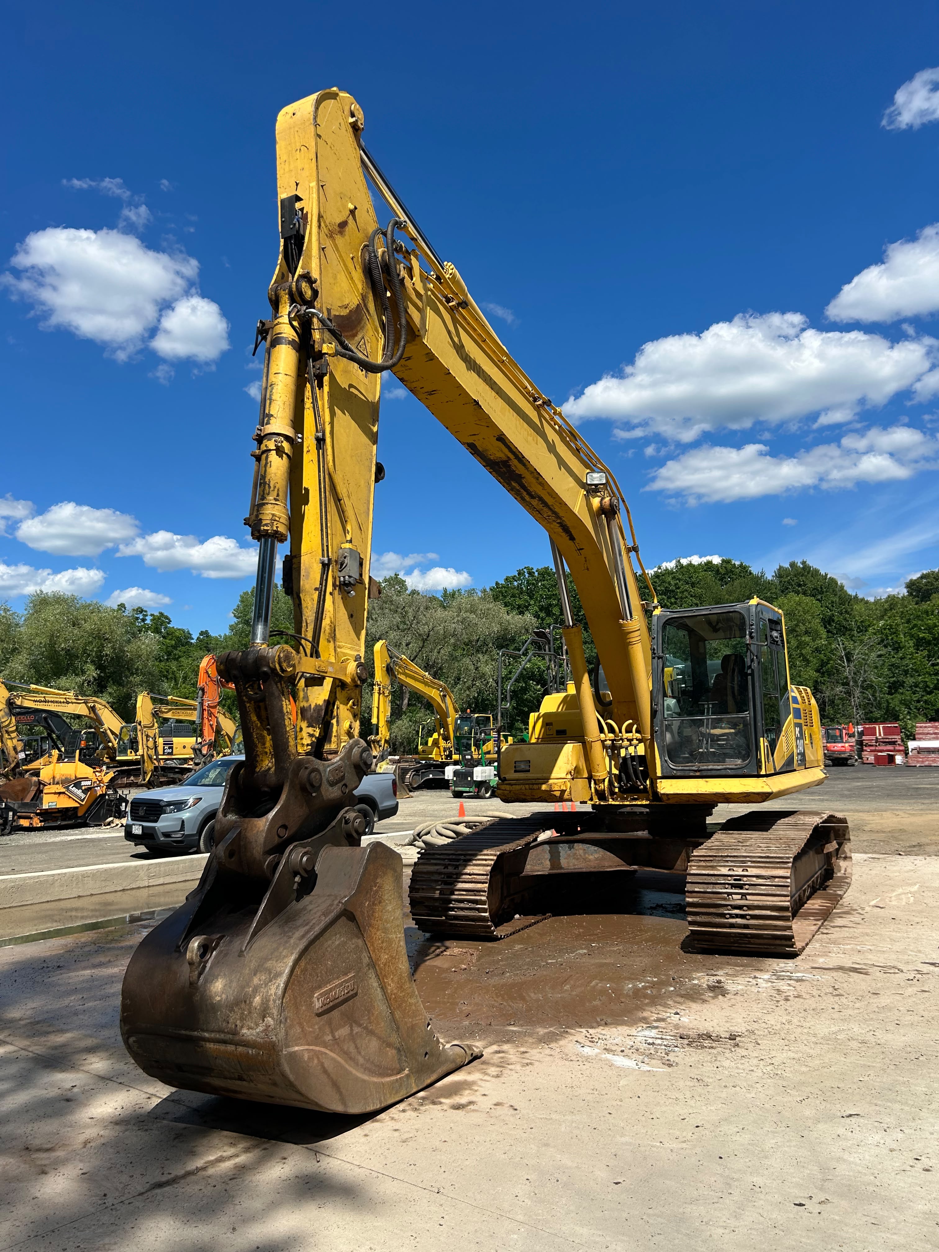 2016 Komatsu PC240LC-11