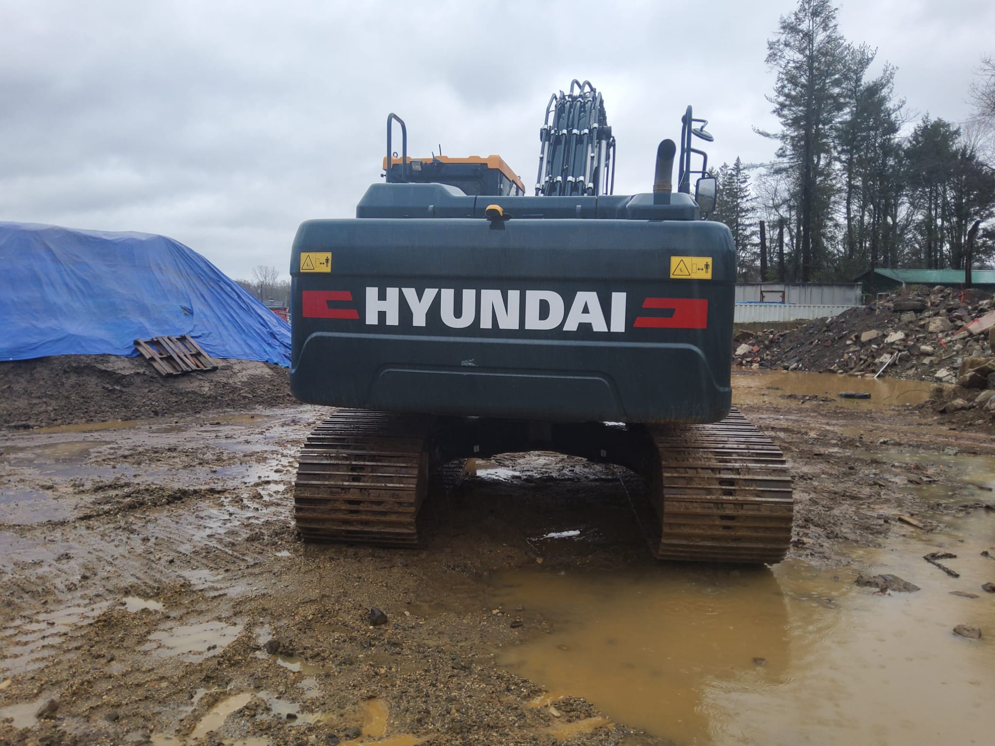 2022 Hyundai HX220AL Excavator w/Thumb