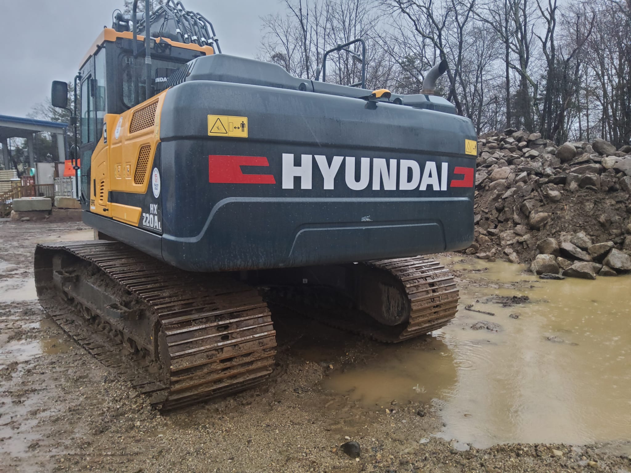 2022 Hyundai HX220AL Excavator w/Thumb