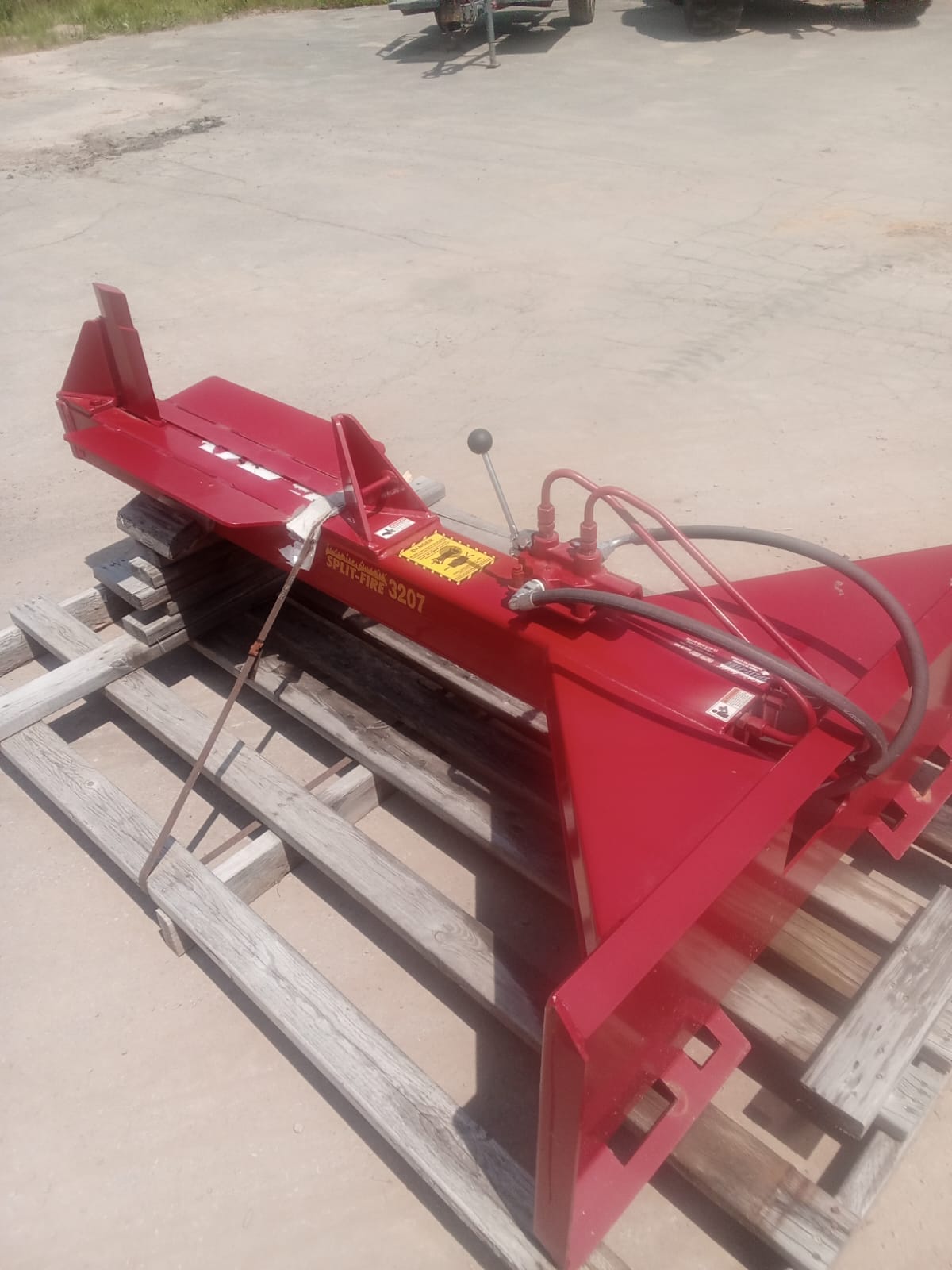 Split-Fire 3207 Log Splitter for Skid Steer (includes Universal Skid Plate)