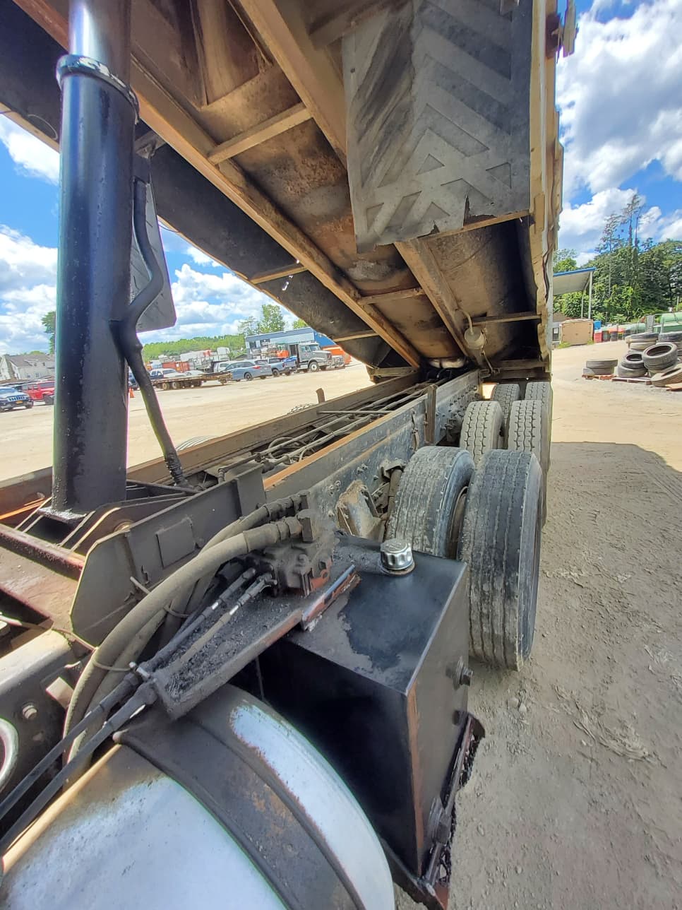 1990 Freightliner FLC112 Dump Truck