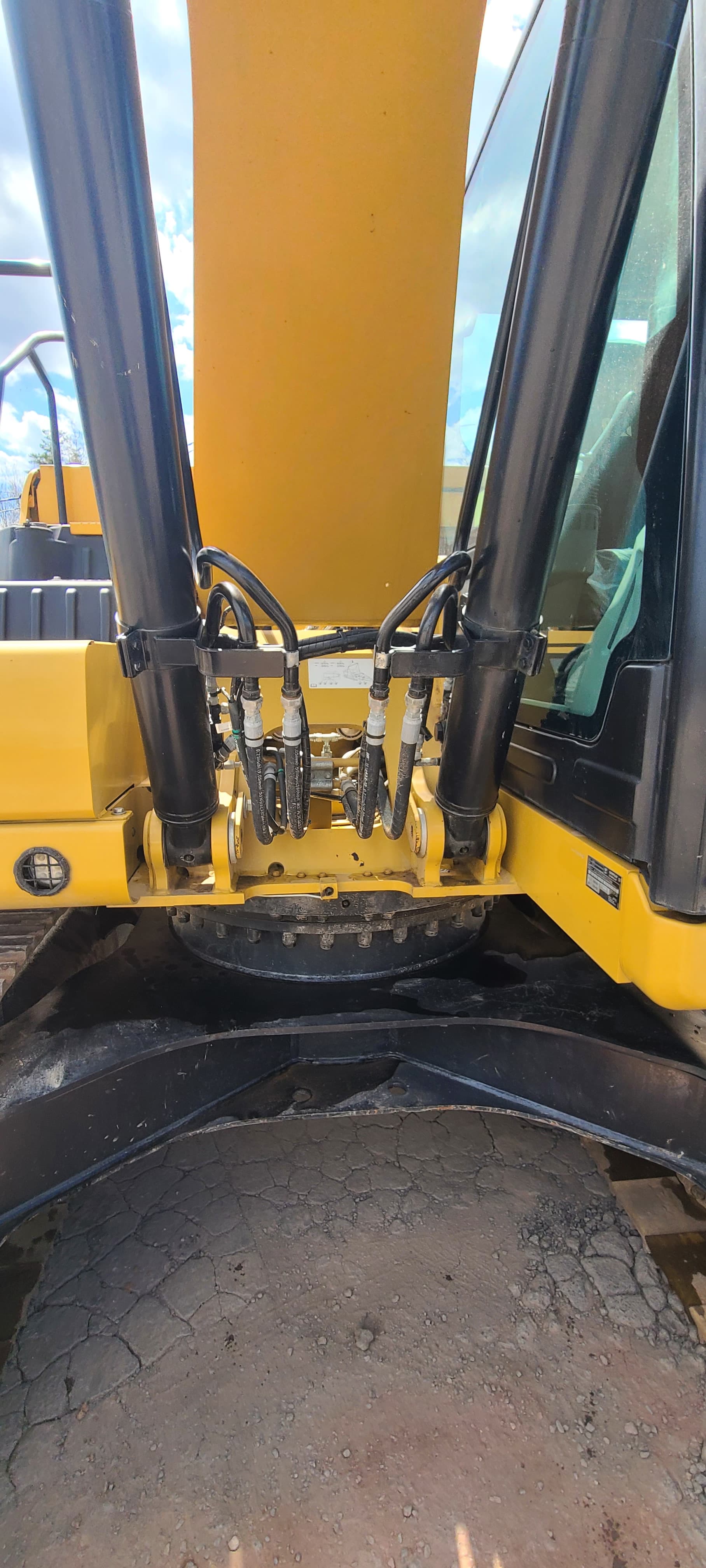 2020 CAT 320 Excavator -Bucket W/Thumb