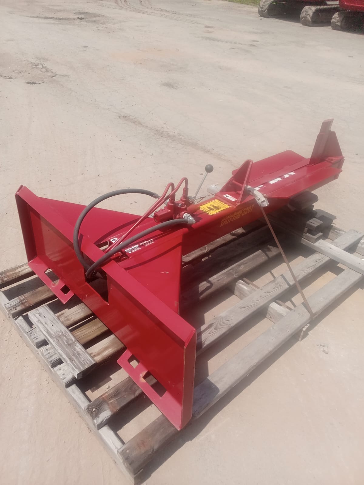 Split-Fire 3207 Log Splitter for Skid Steer (includes Universal Skid Plate)