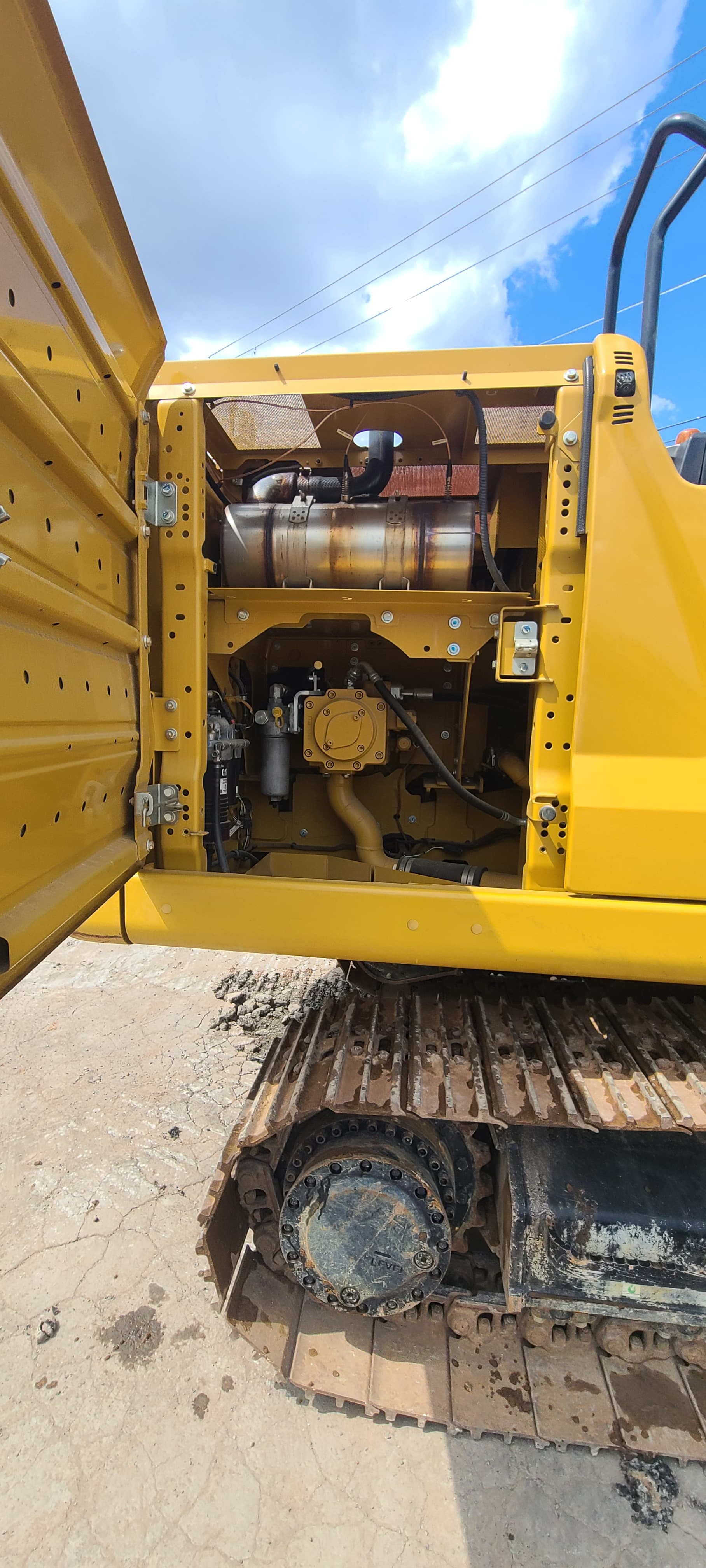 2020 CAT 320 Excavator -Bucket W/Thumb