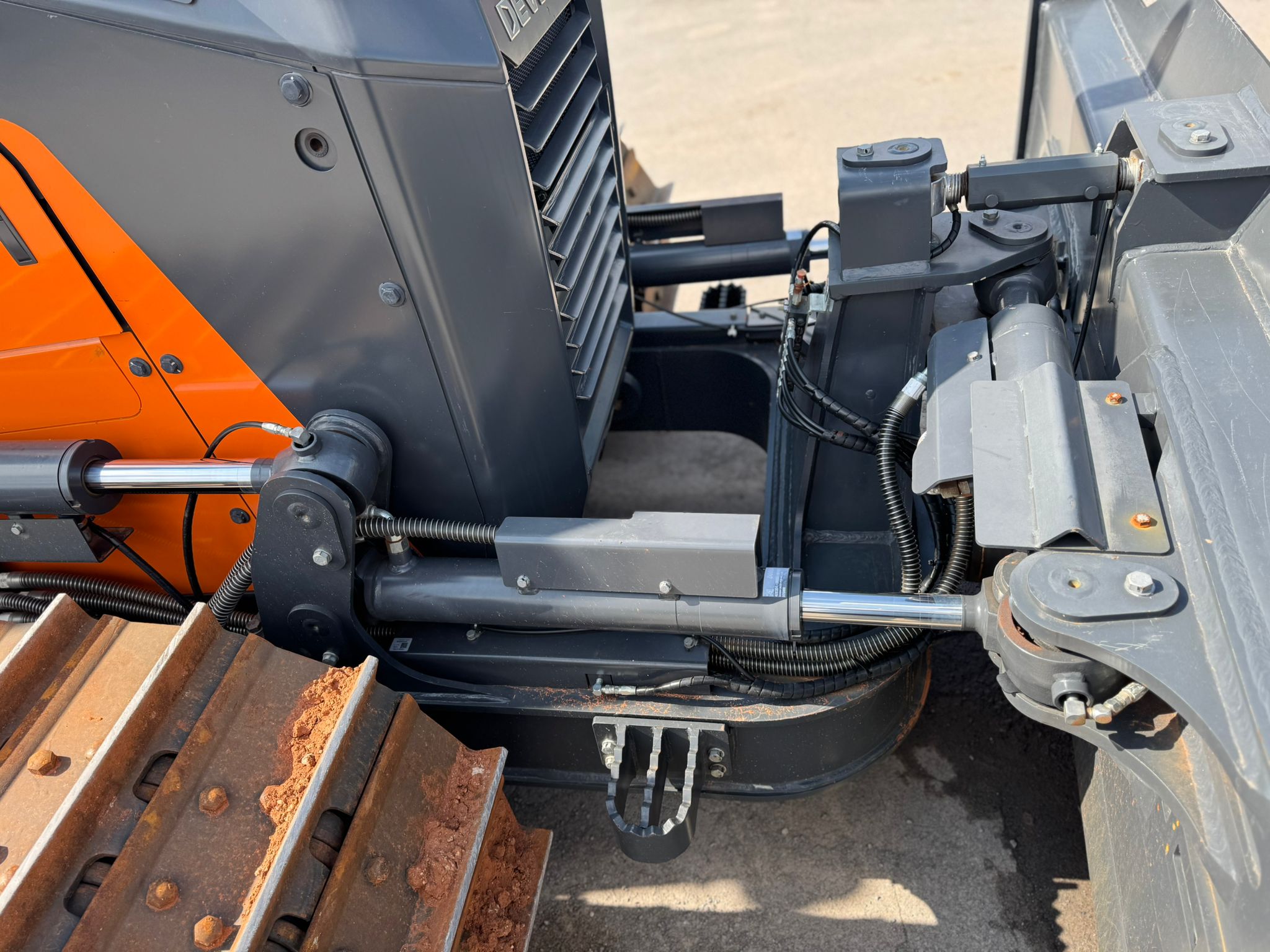 2024 Develon DD100XL-US10 Dozer