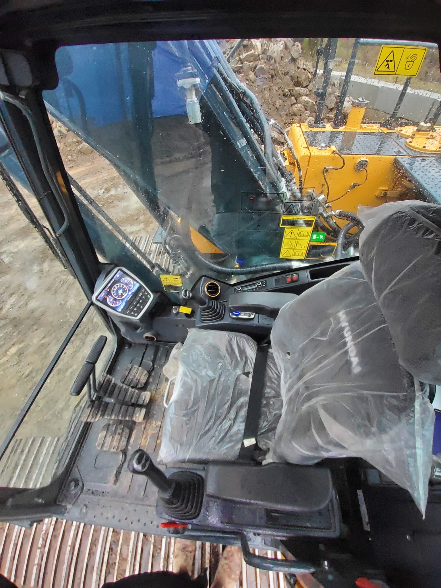 2022 Hyundai HX220AL Excavator w/Thumb