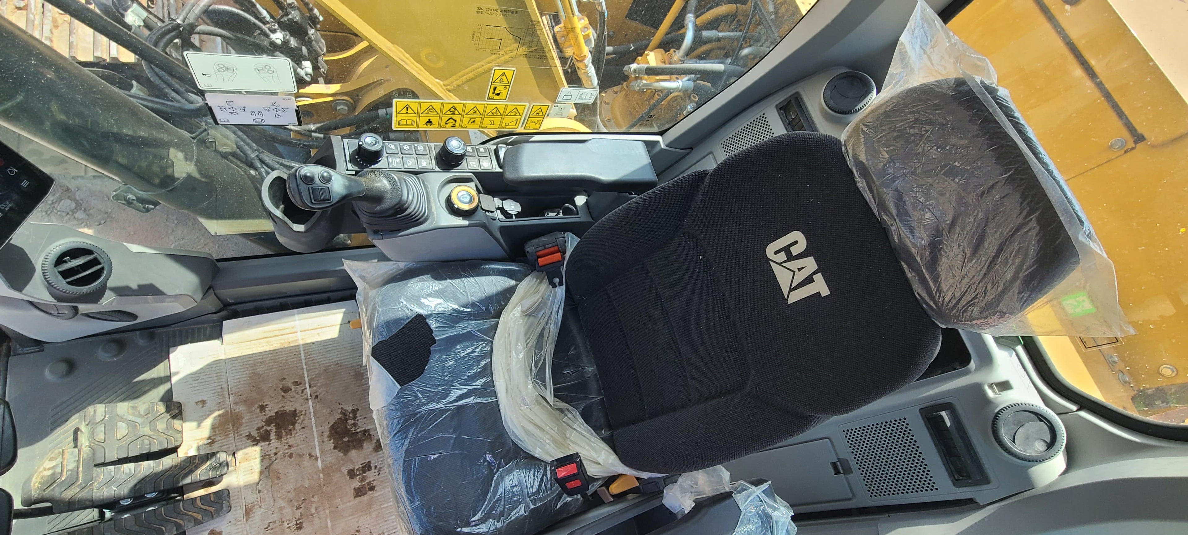 2020 CAT 320 Excavator -Bucket W/Thumb