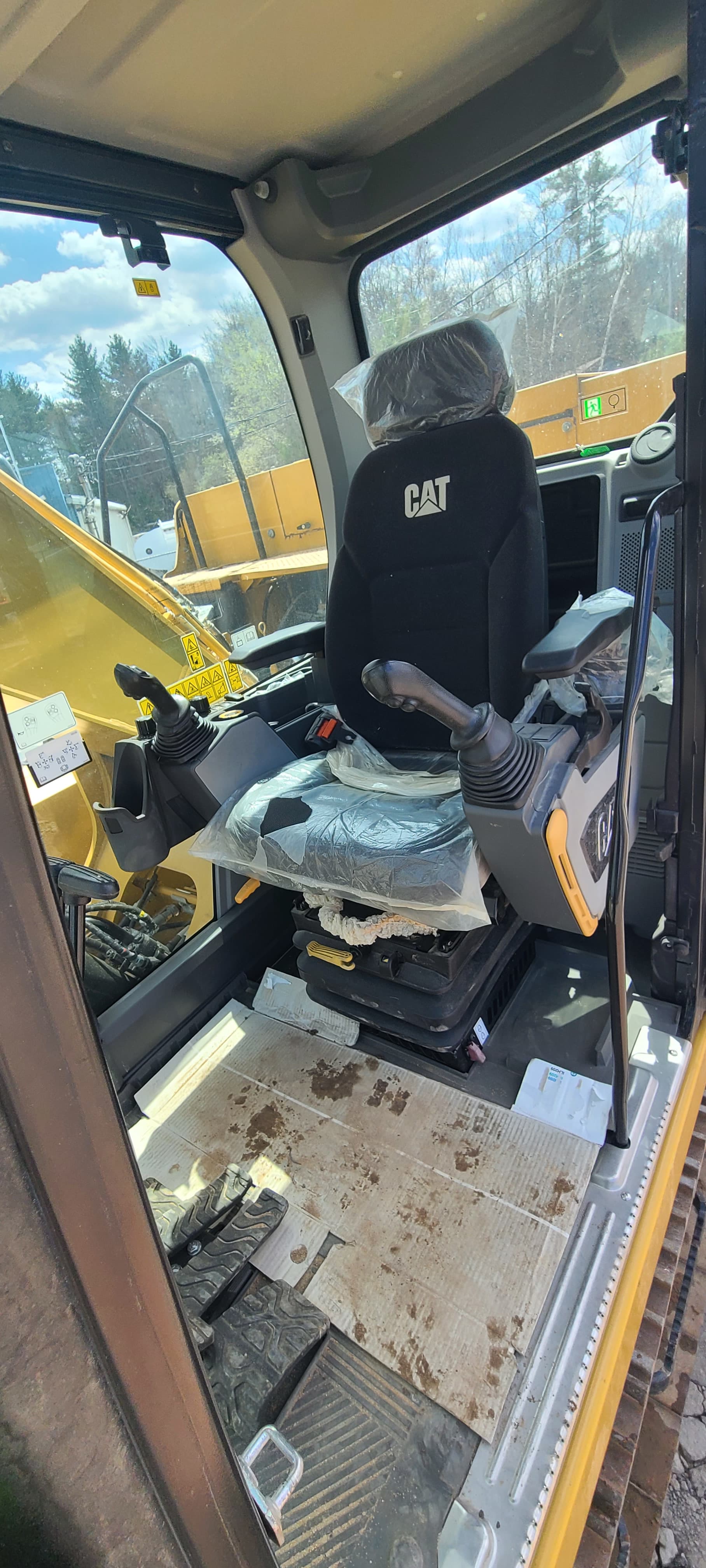 2020 CAT 320 Excavator -Bucket W/Thumb