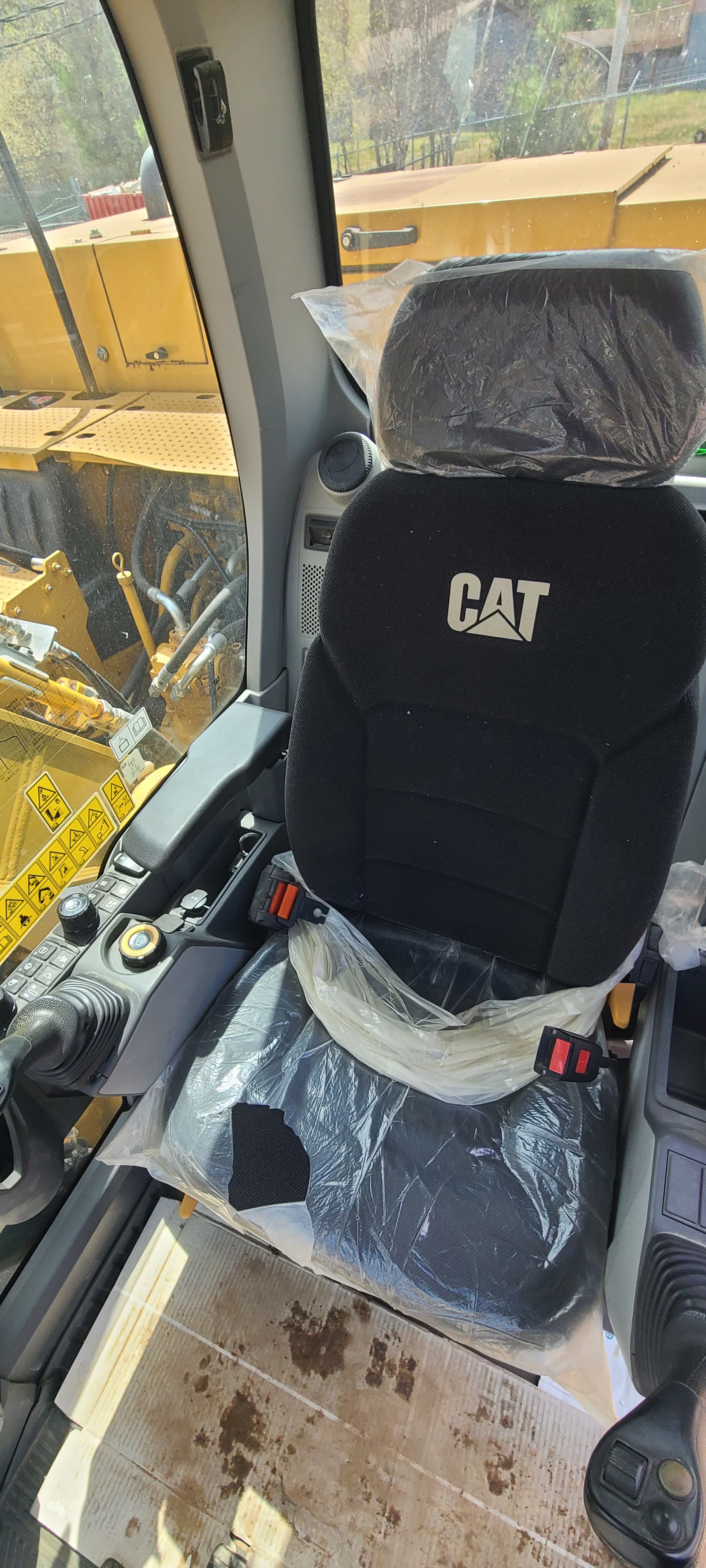 2020 CAT 320 Excavator -Bucket W/Thumb