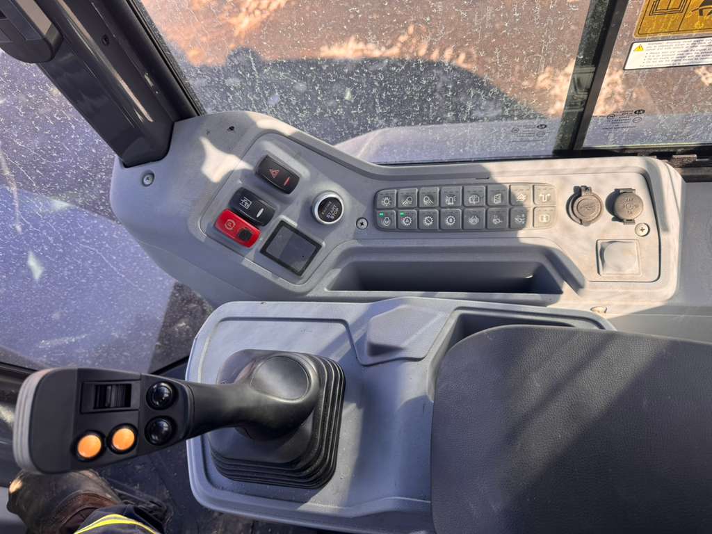 2024 Develon DL250-7 Wheel Loader