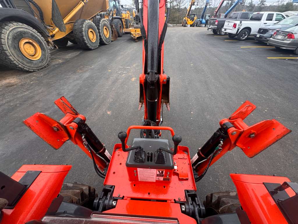 2023 Kubota L47 Loader backhoe-Hours: 375