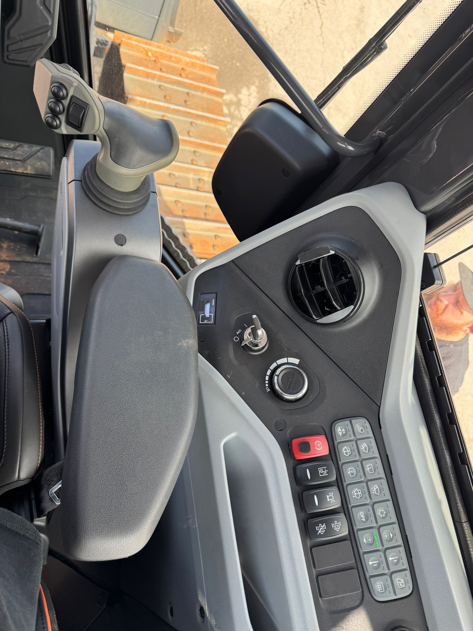 2024 Develon DD100XL-US10 Dozer