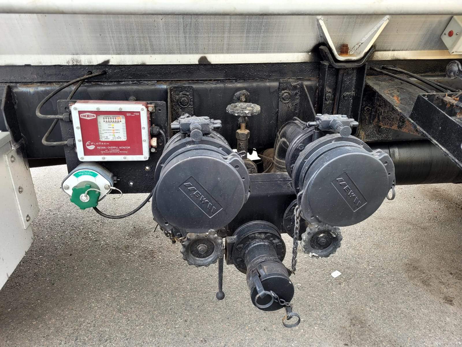 1999 Freightliner FL80 2,800 Gal. Fuel/Oil Delivery Truck