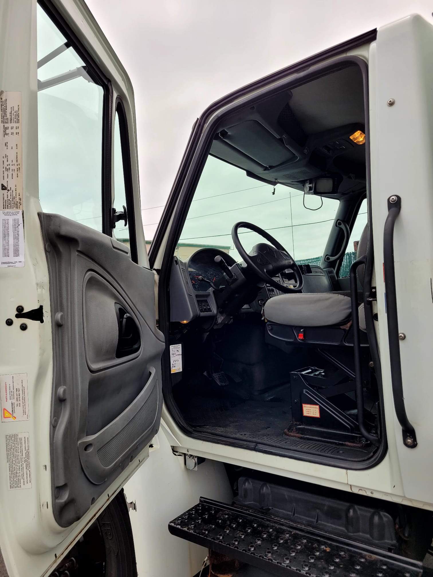 2005 International 4400 Cargo Truck