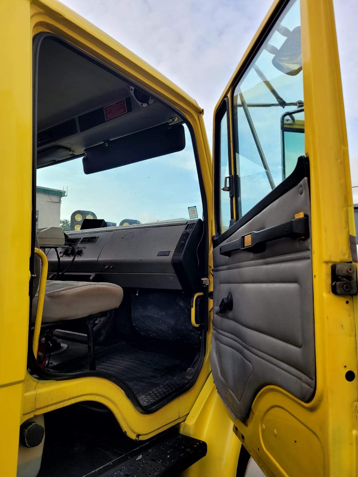 1999 Freightliner FL80 2,800 Gal. Fuel/Oil Delivery Truck