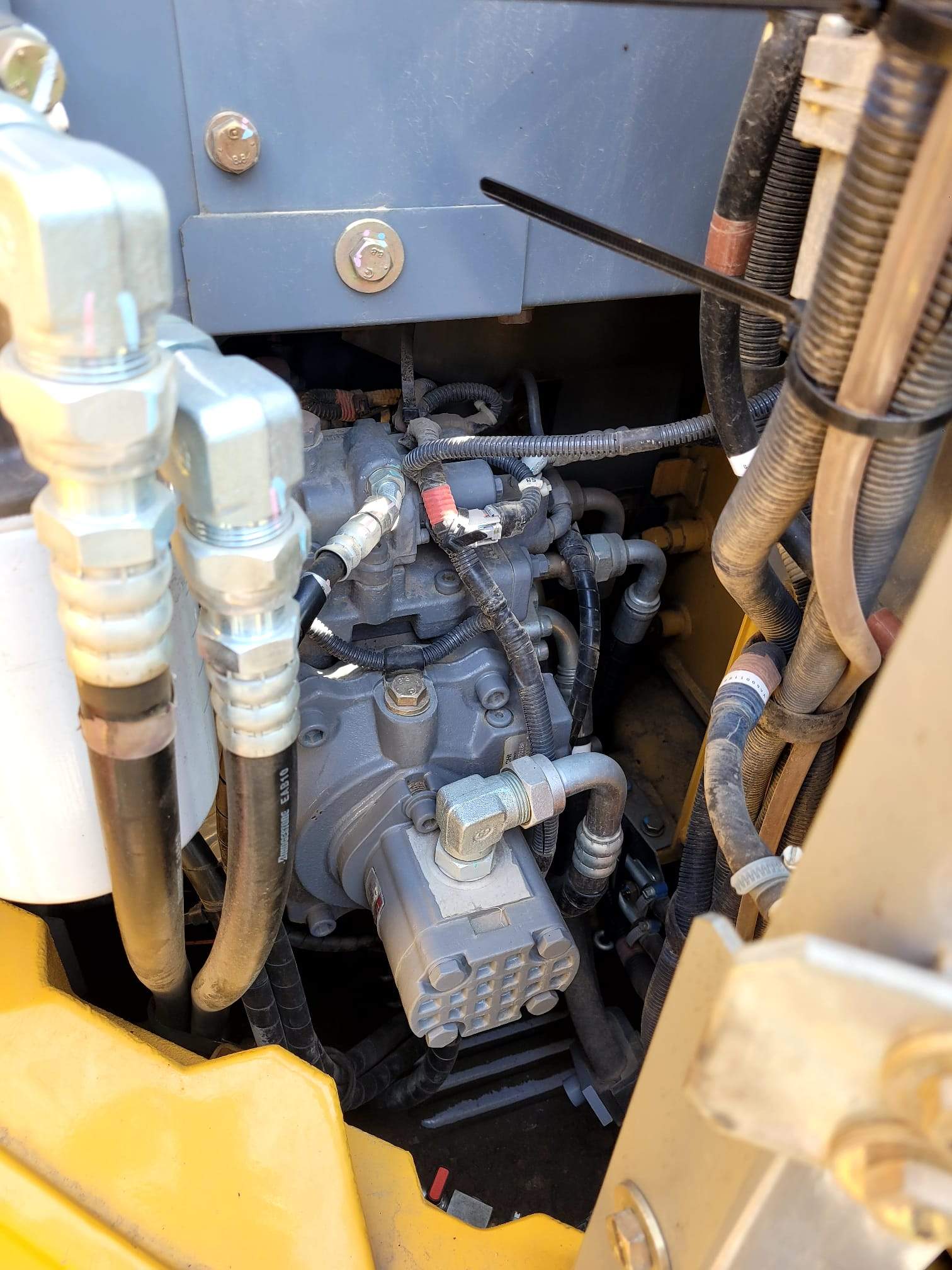 2004 Kobelco SK135SRLC-1E Excavator