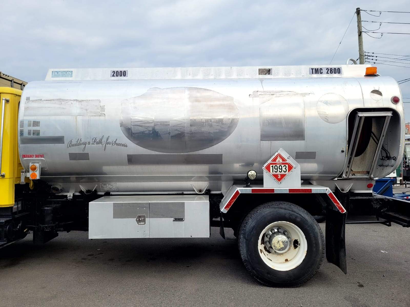 1999 Freightliner FL80 2,800 Gal. Fuel/Oil Delivery Truck