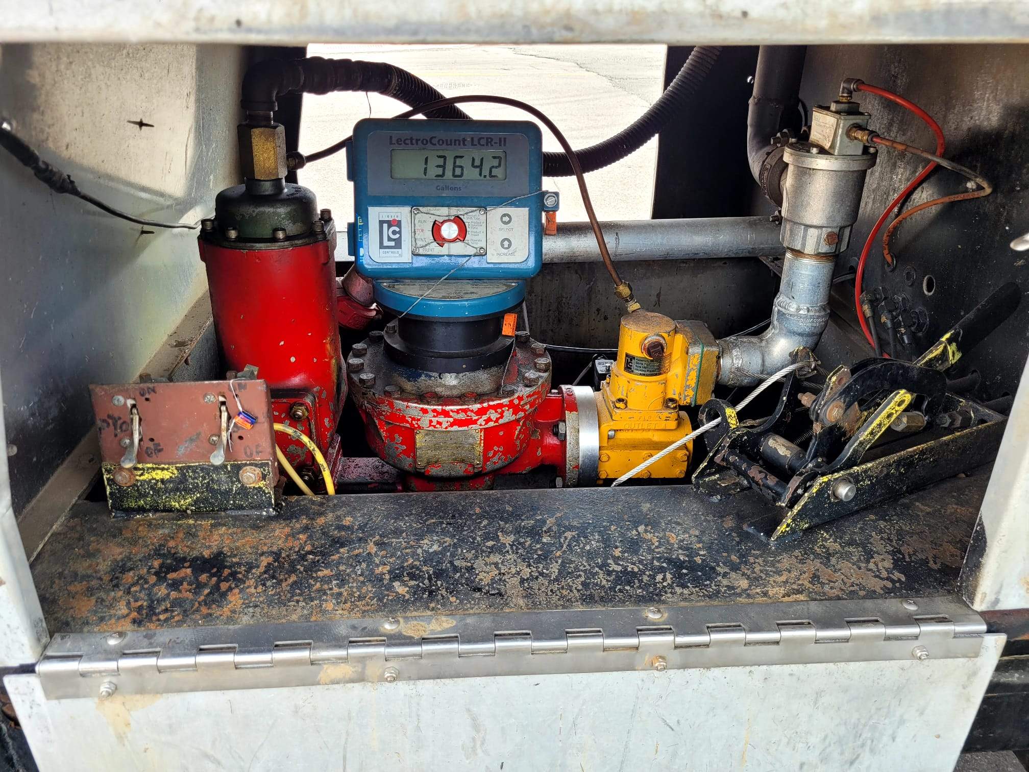 2002 Freightliner FL70 2,800 Gal Fuel/Oil Delivery Truck