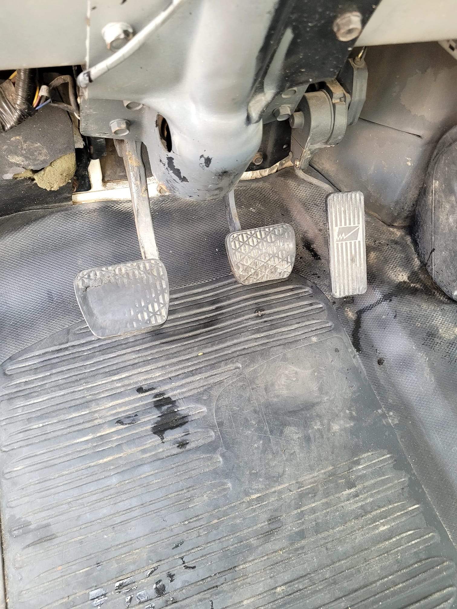 2002 Freightliner FL70 2,800 Gal Fuel/Oil Delivery Truck