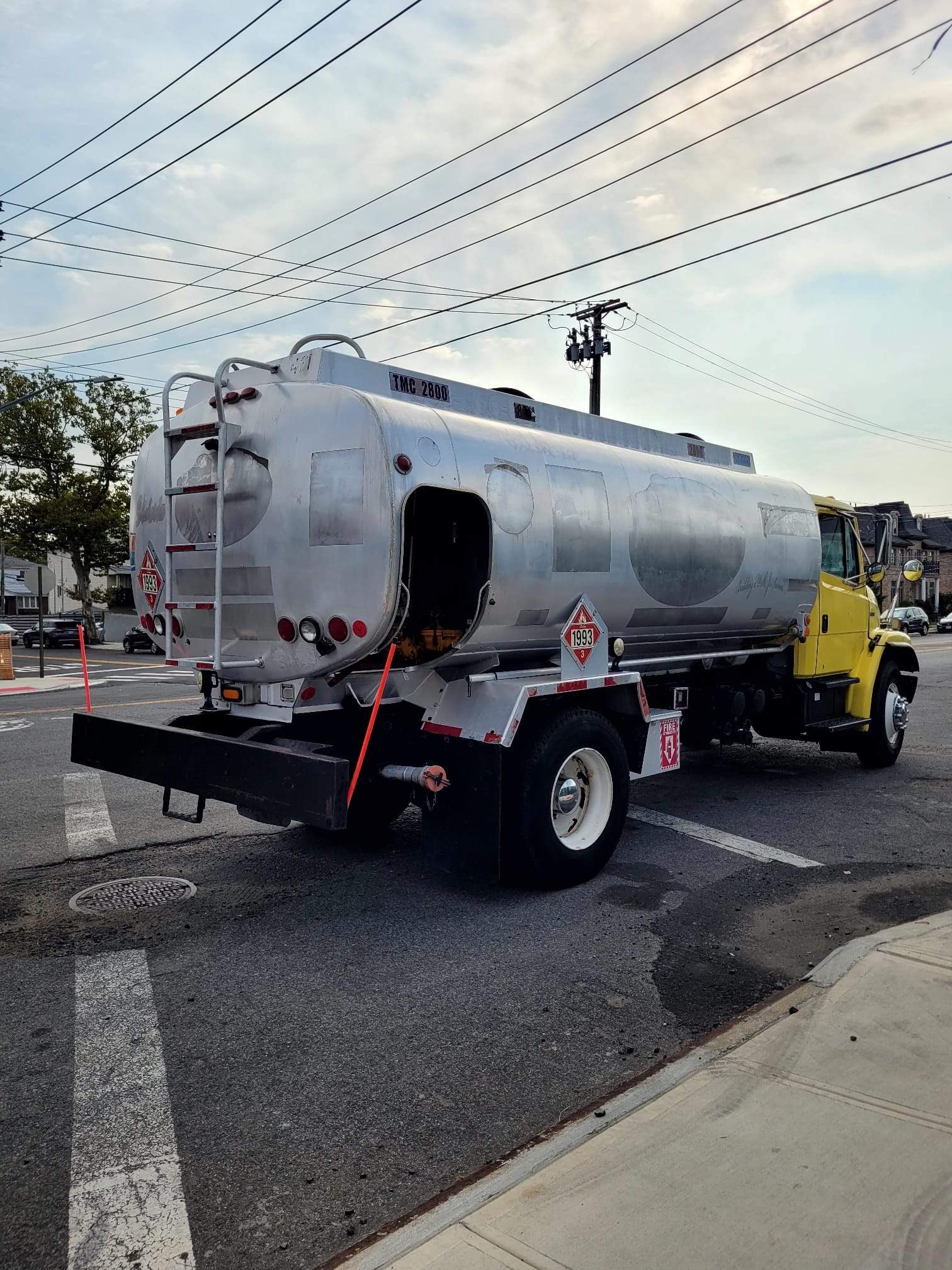 1999 Freightliner FL80 2,800 Gal. Fuel/Oil Delivery Truck
