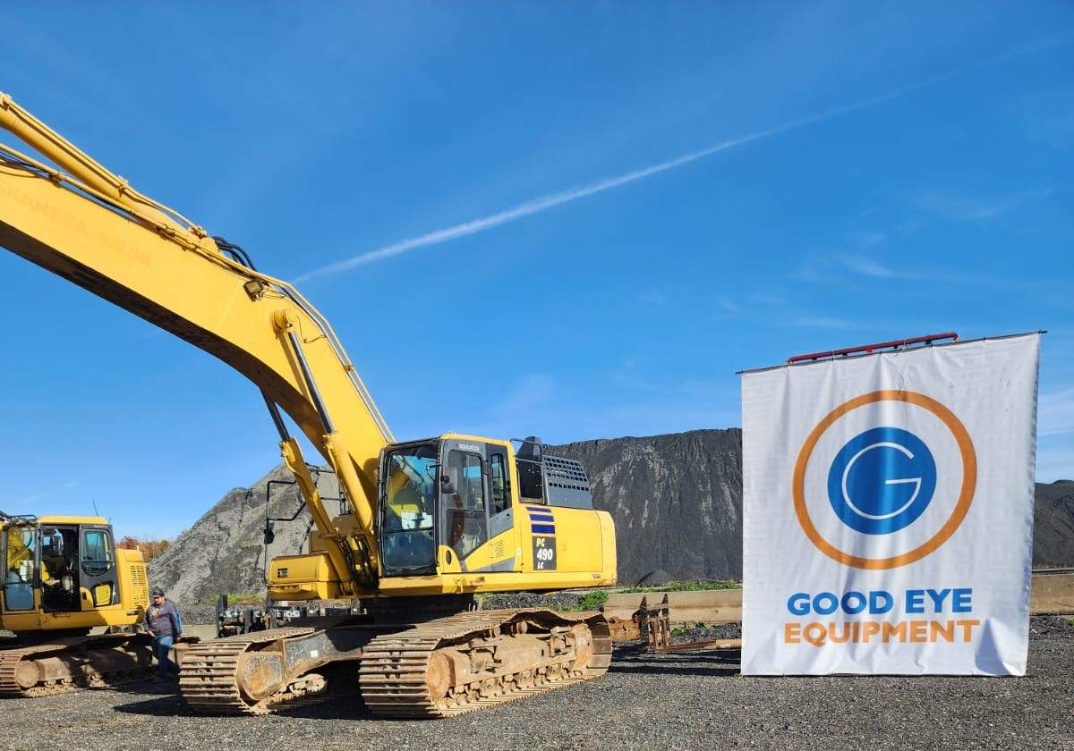 2016 Komatsu PC490LC-11 Excavator