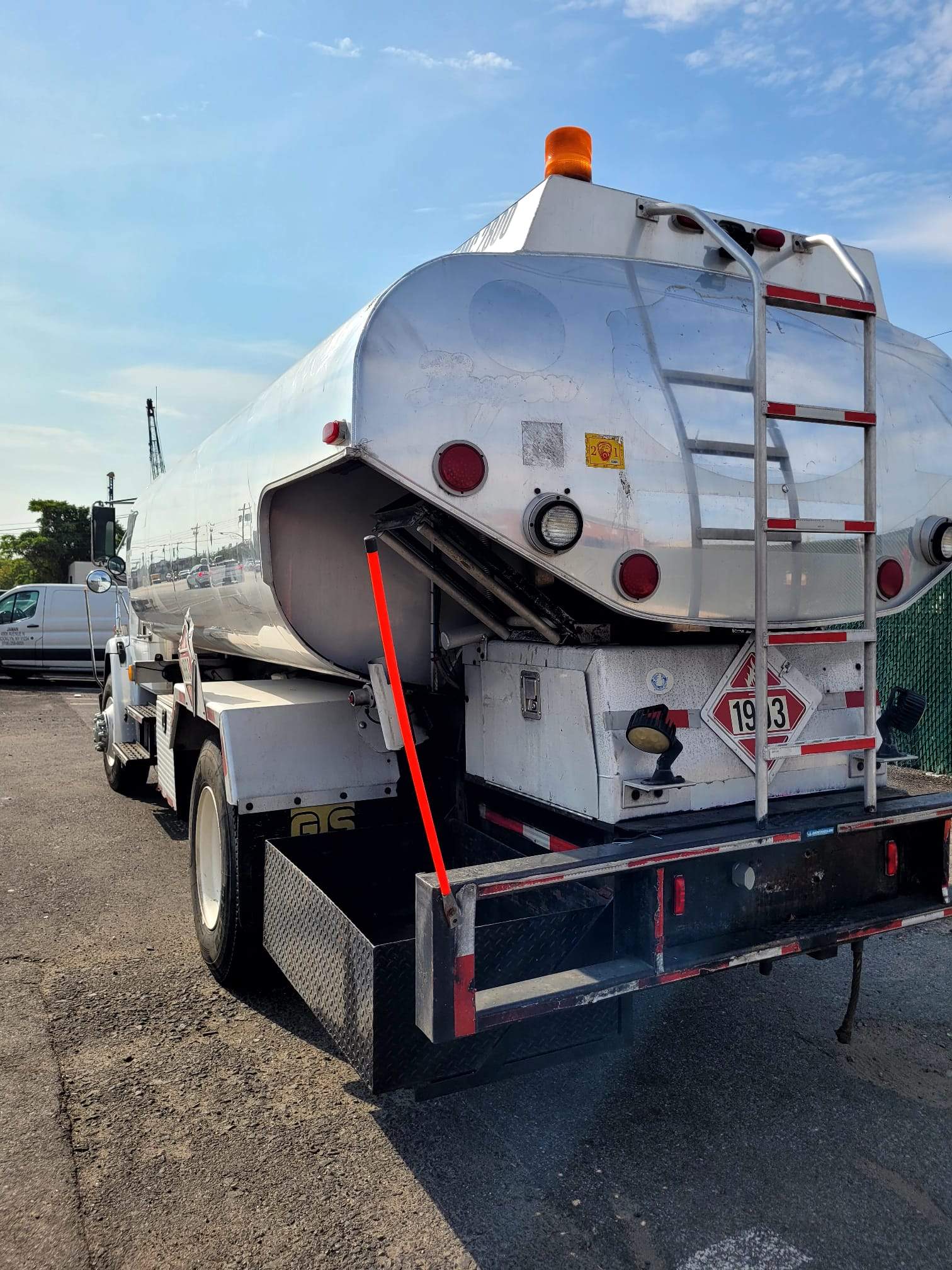 2002 Freightliner FL70 2,800 Gal Fuel/Oil Delivery Truck
