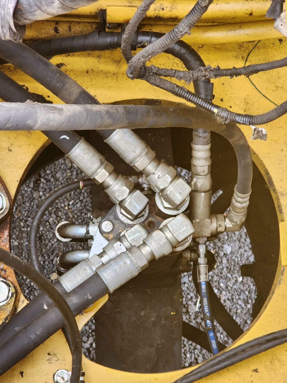 2016 Komatsu PC490LC-11 Excavator