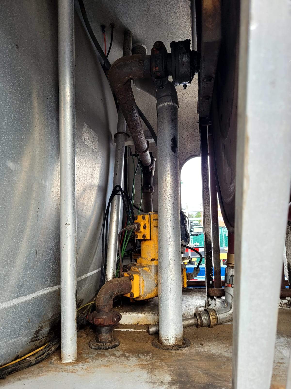 1999 Freightliner FL80 2,800 Gal. Fuel/Oil Delivery Truck