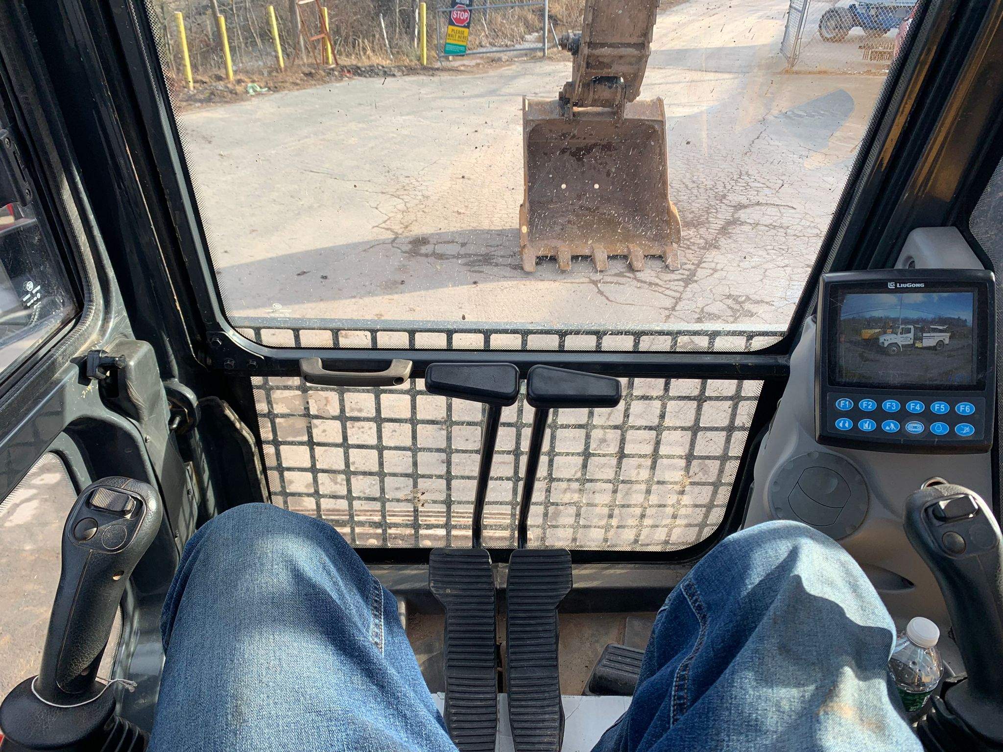 2017 LiuGong 922E Excavator