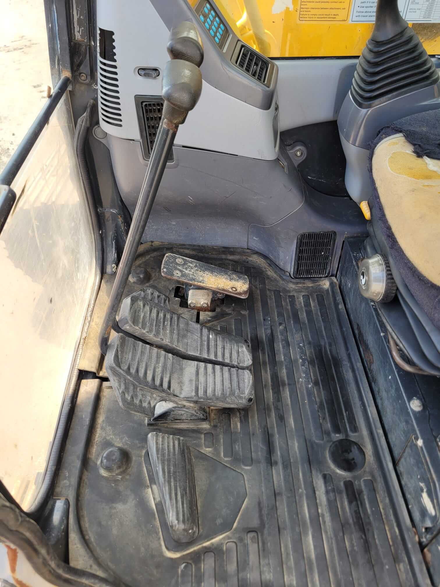 2007 Komatsu PC228USLC-3 Excavator