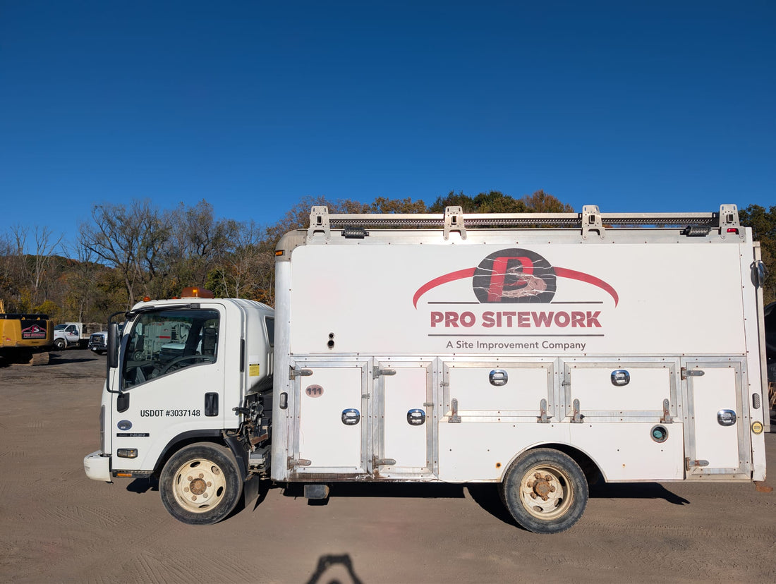 2017 Isuzu NQR Service/Maintenance Truck