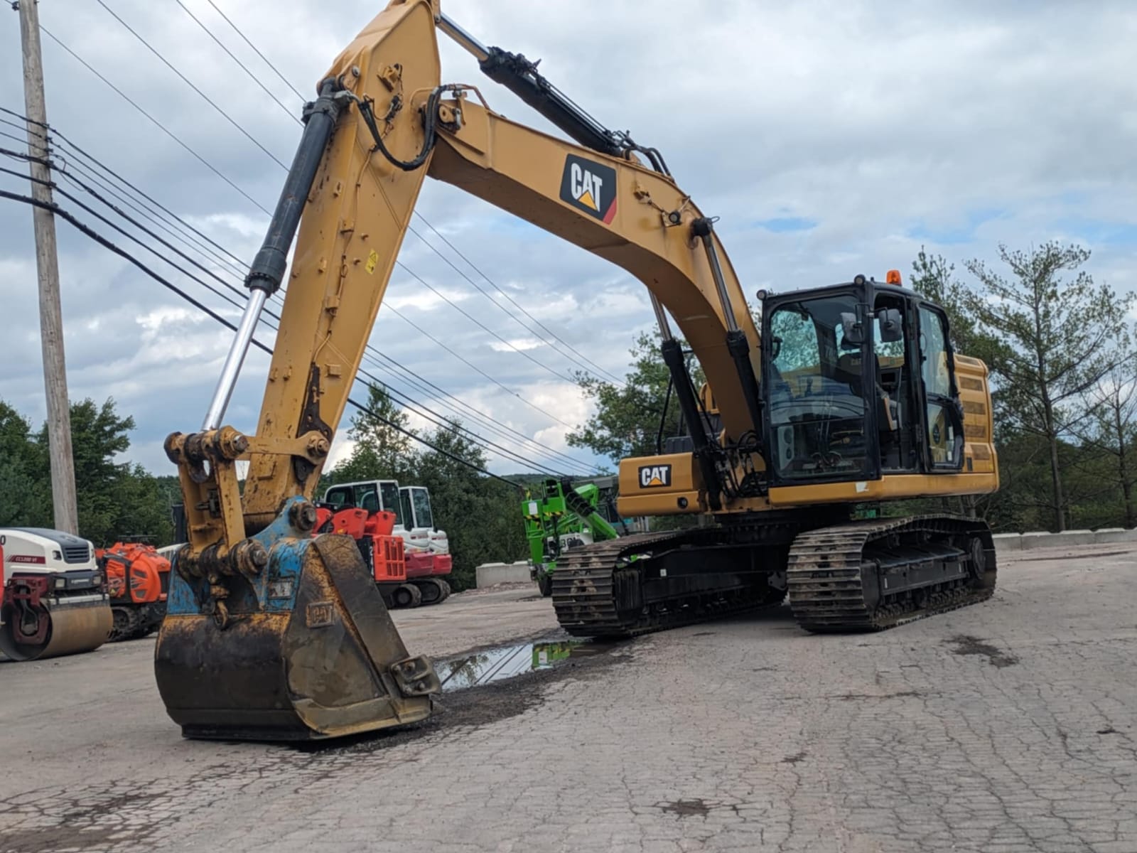 2019 CAT 320 Excavator