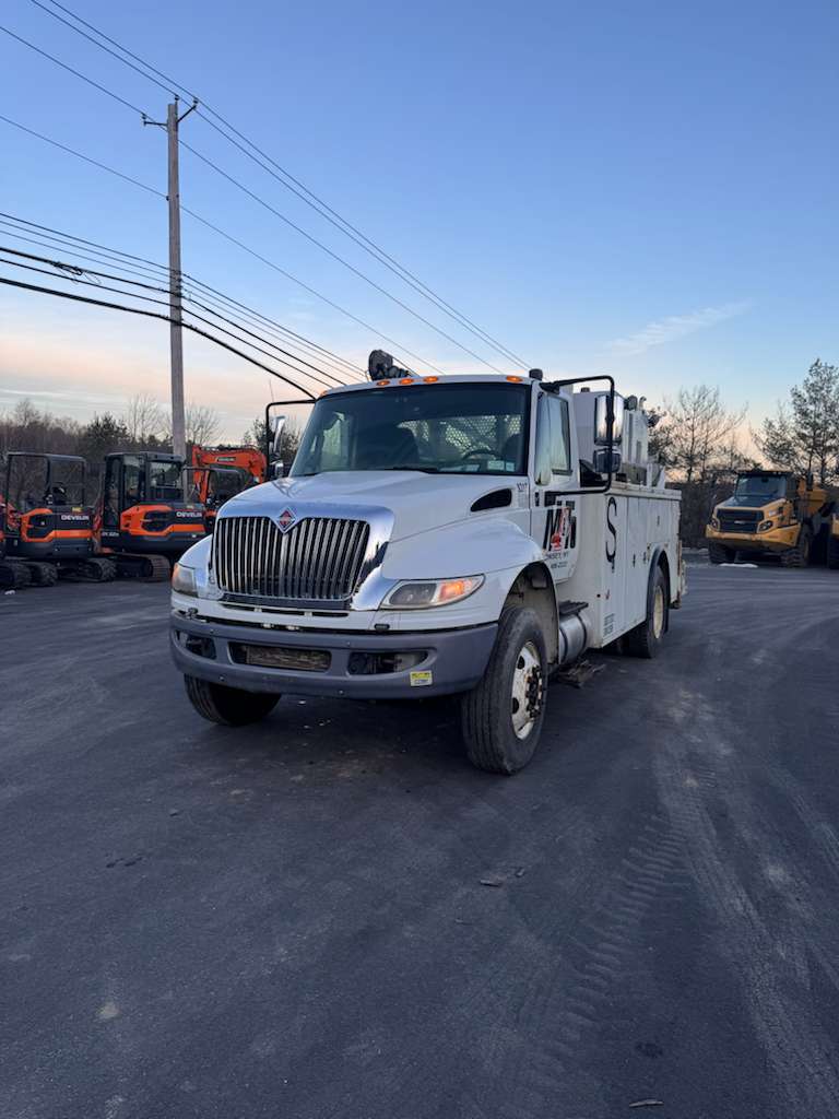 2016 International Durastar 4300 Mechanic Service/Utility Truck with Crane