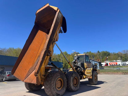 2004 John Deere 350D Dump Truck