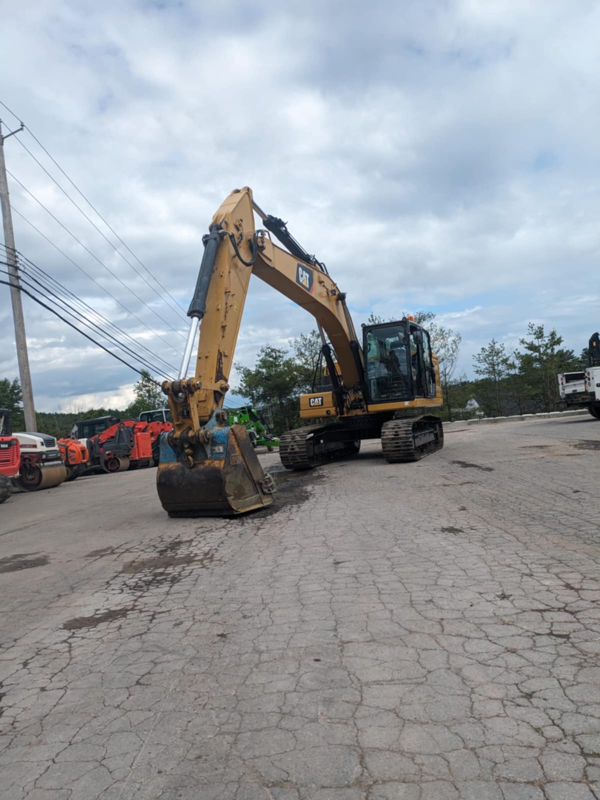 2019 CAT 320 Excavator