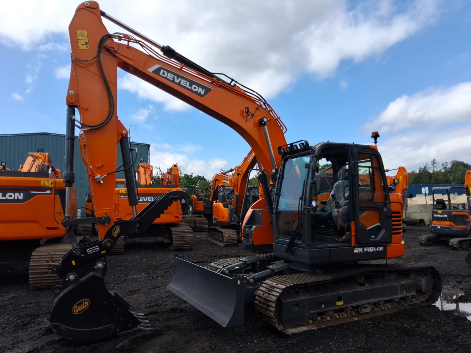 2026 Develon DX140LCR-7-30 Excavator W/Blade