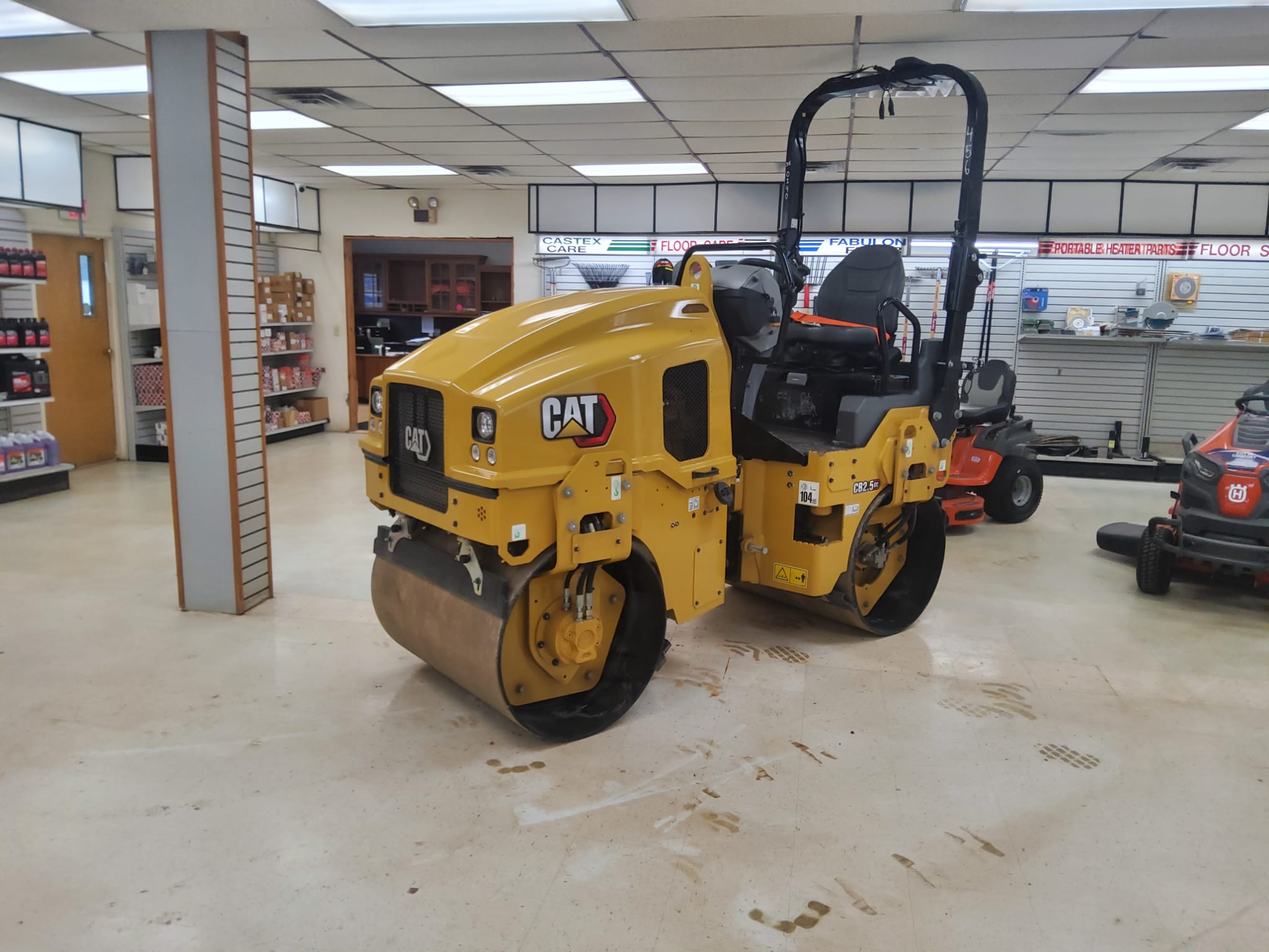 2023 CAT CB2.5GC Tandem Vibratory Roller