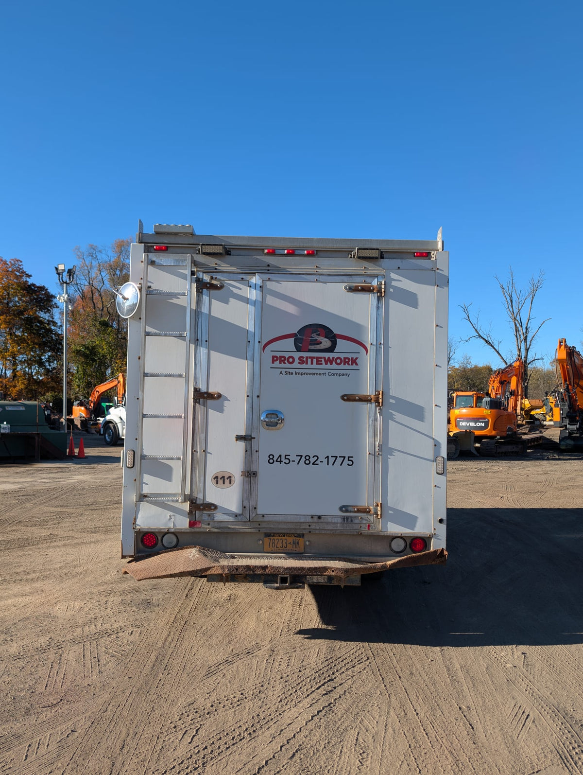 2017 Isuzu NQR Service/Maintenance Truck