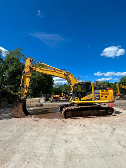 2016 Komatsu PC240LC-11