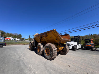 2004 John Deere 350D Dump Truck