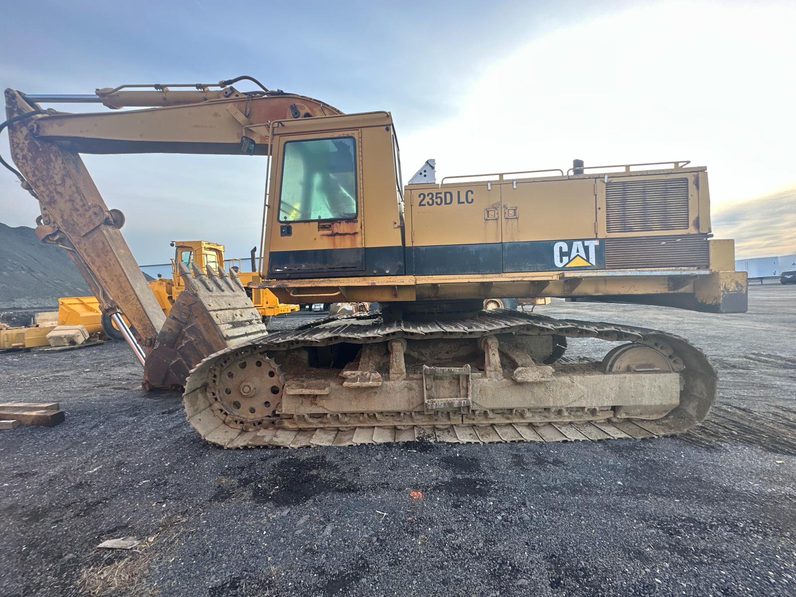 1993 Caterpillar 235D LC Excavator