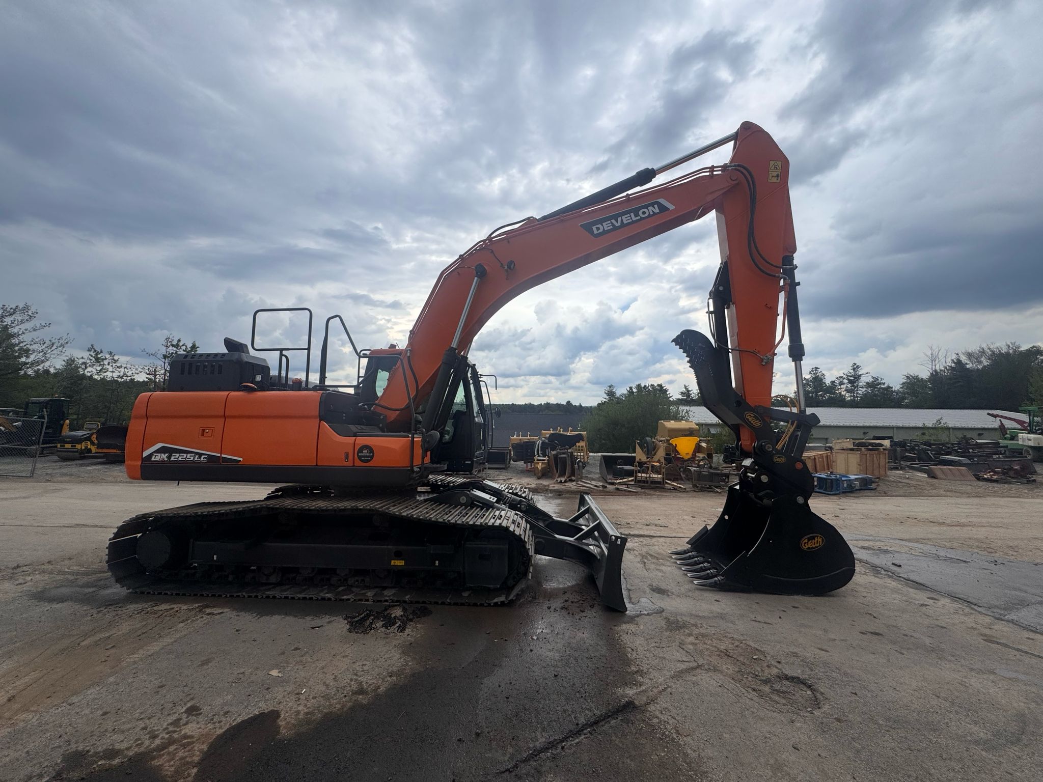 2025 Develon DX225LC-7 Excavator – Good Eye Equipment