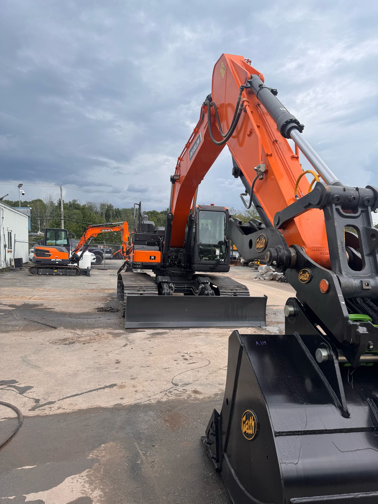 2025 Develon DX225LC-7 Excavator – Good Eye Equipment