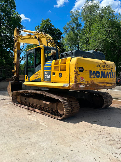2016 Komatsu PC240LC-11