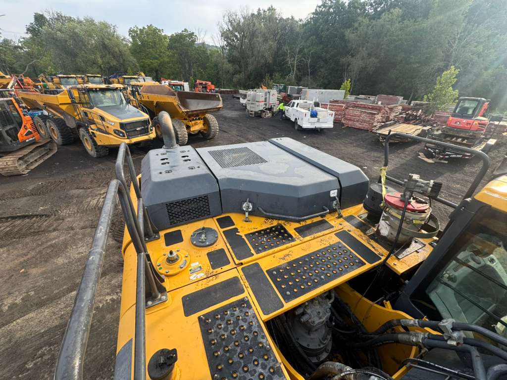 2019 John Deere 350G Excavator